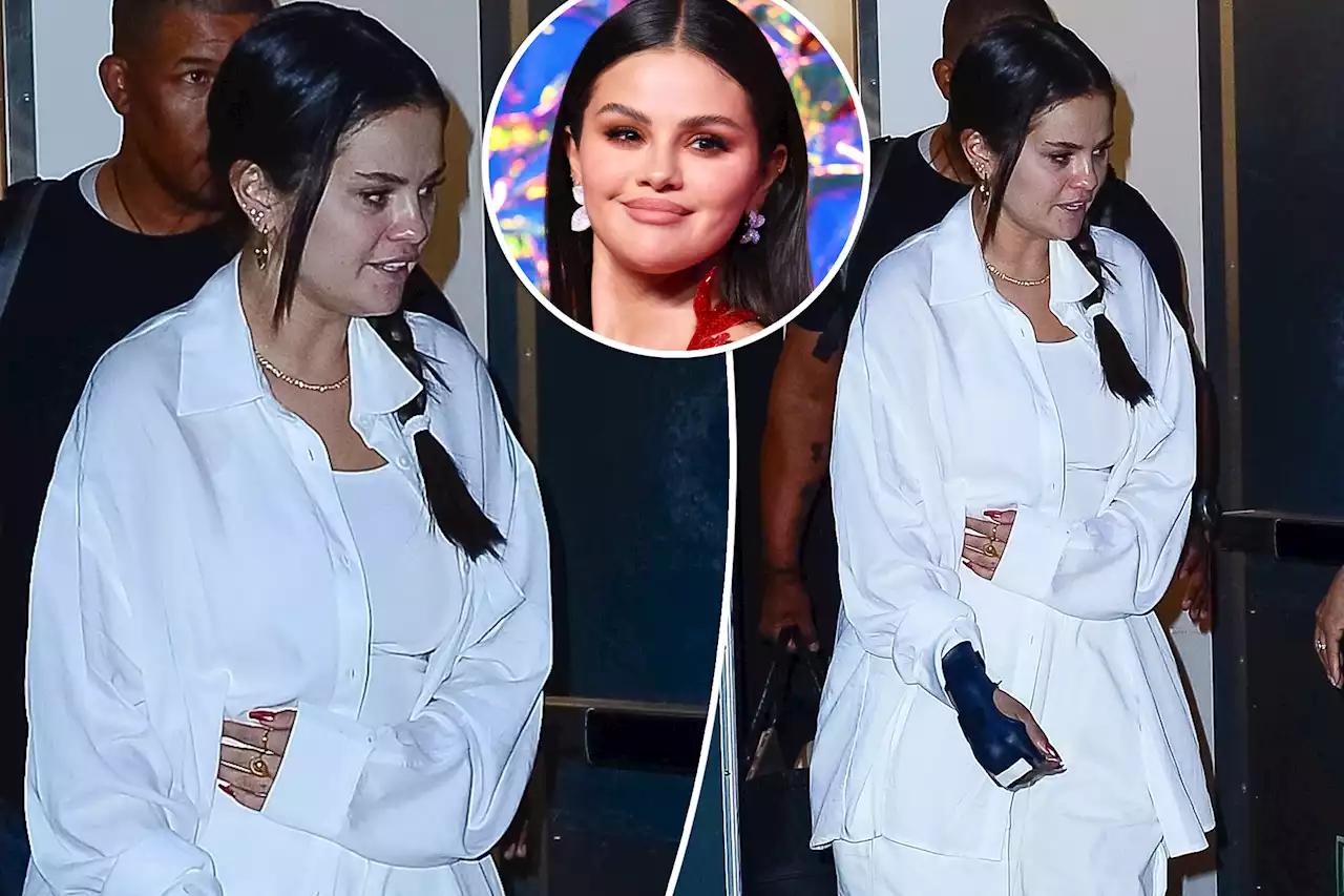 Makeup-free Selena Gomez leaves New York City hotel after VMAs