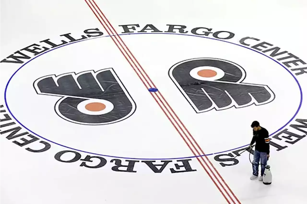 Flyers bring back trademark double logo look at center ice