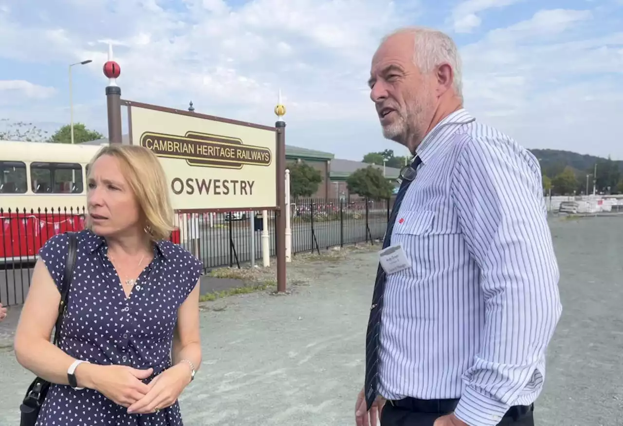 Helen calls for action on Oswestry Station scaffolding