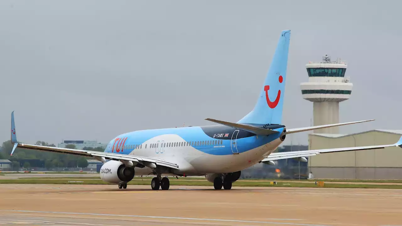 Gatwick Airport flights cancelled due to staff shortages in air traffic control