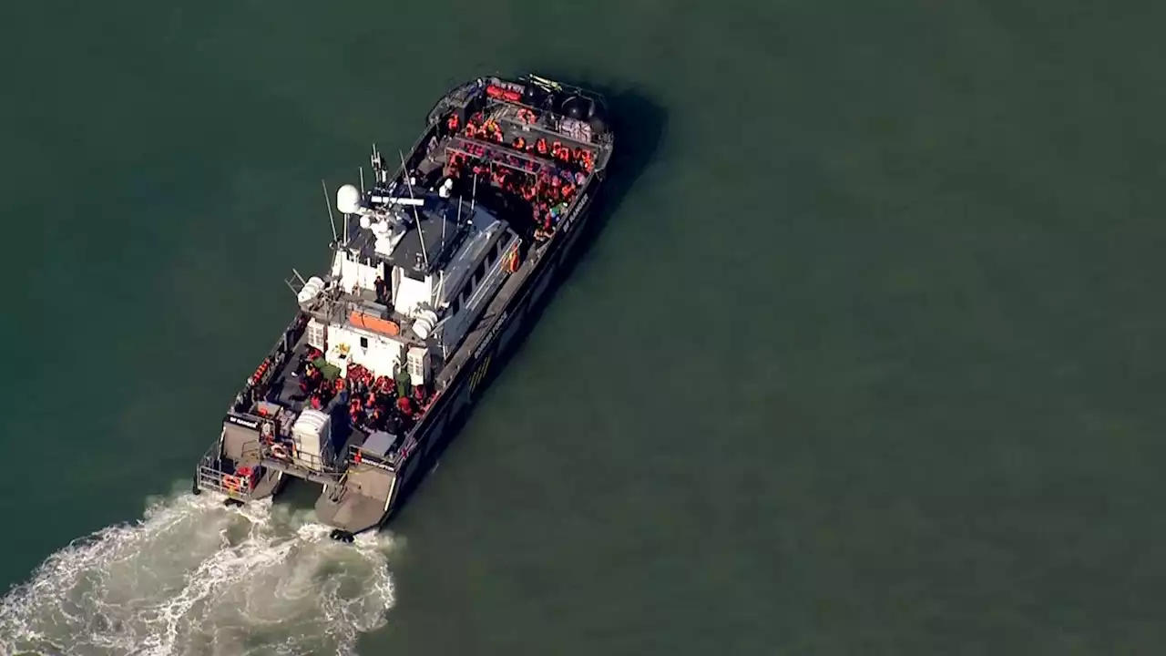 Labour confirms it would seek EU returns deal for migrants crossing Channel