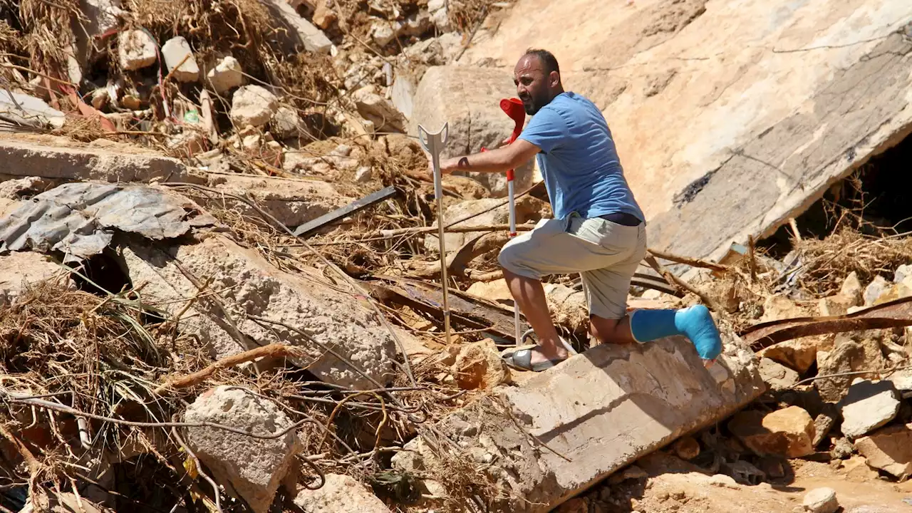 Libya floods: People in Derna use bare hands to dig for survivors