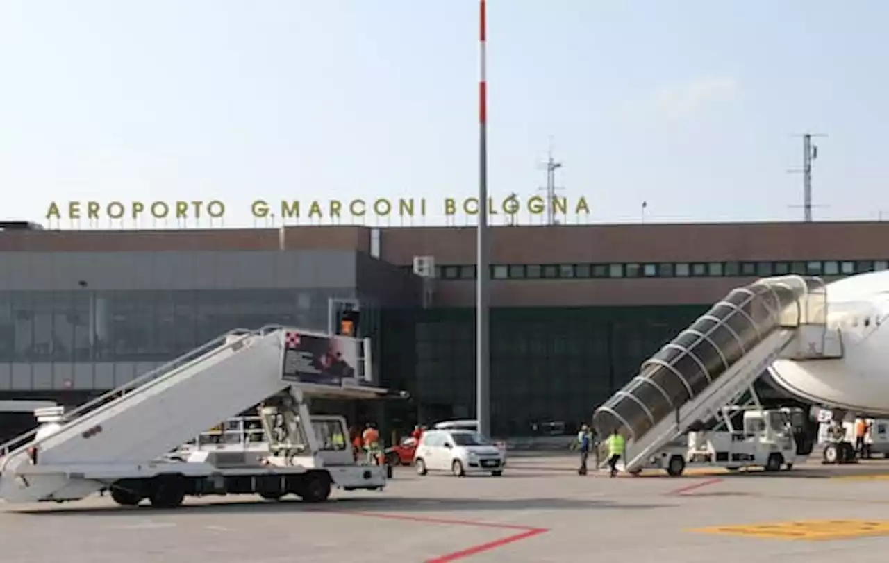 Bologna, muore un operaio schiacciato da un mezzo in aeroporto