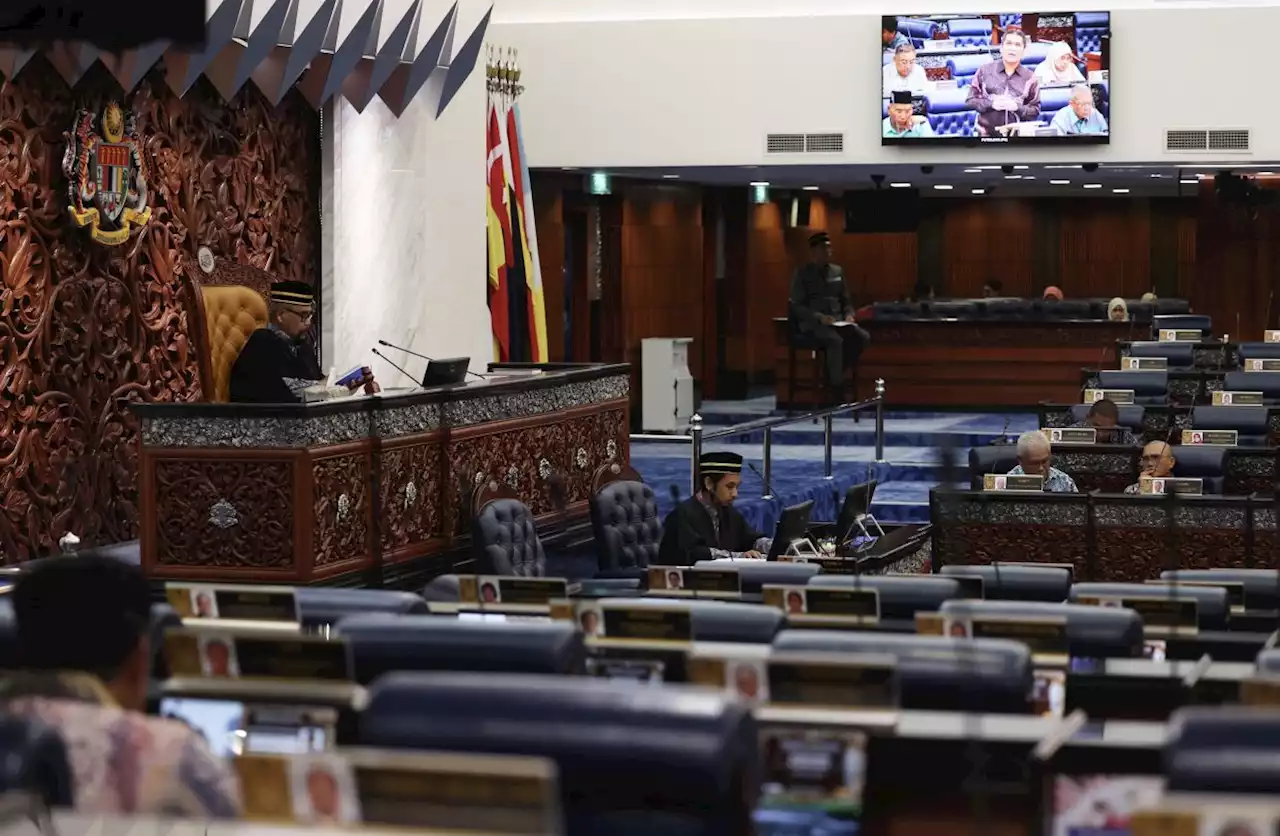 Takiyuddin chides Anwar's helicopter use, causing ruckus in Dewan Rakyat