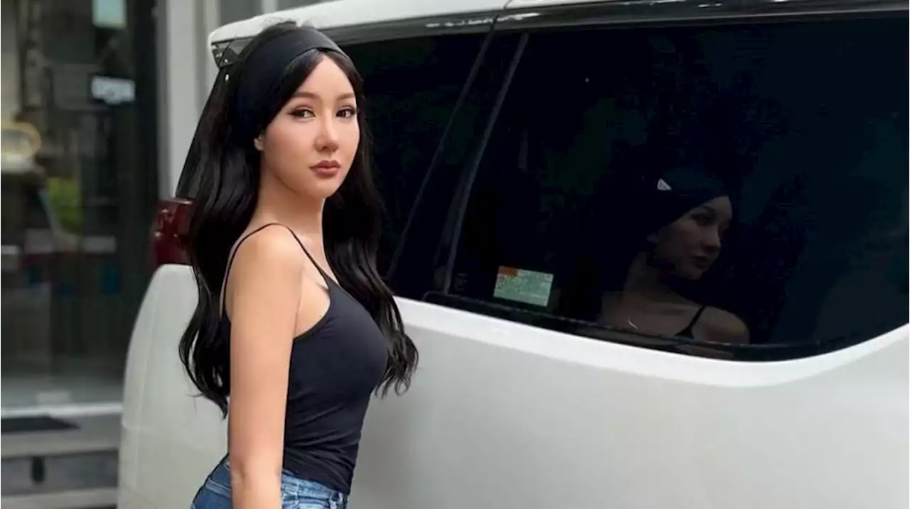 Lucinta Luna Pakai Tanktop Terlihat Chocochipsnya, Netizen Heran: Kok Geser ke Samping Ya?