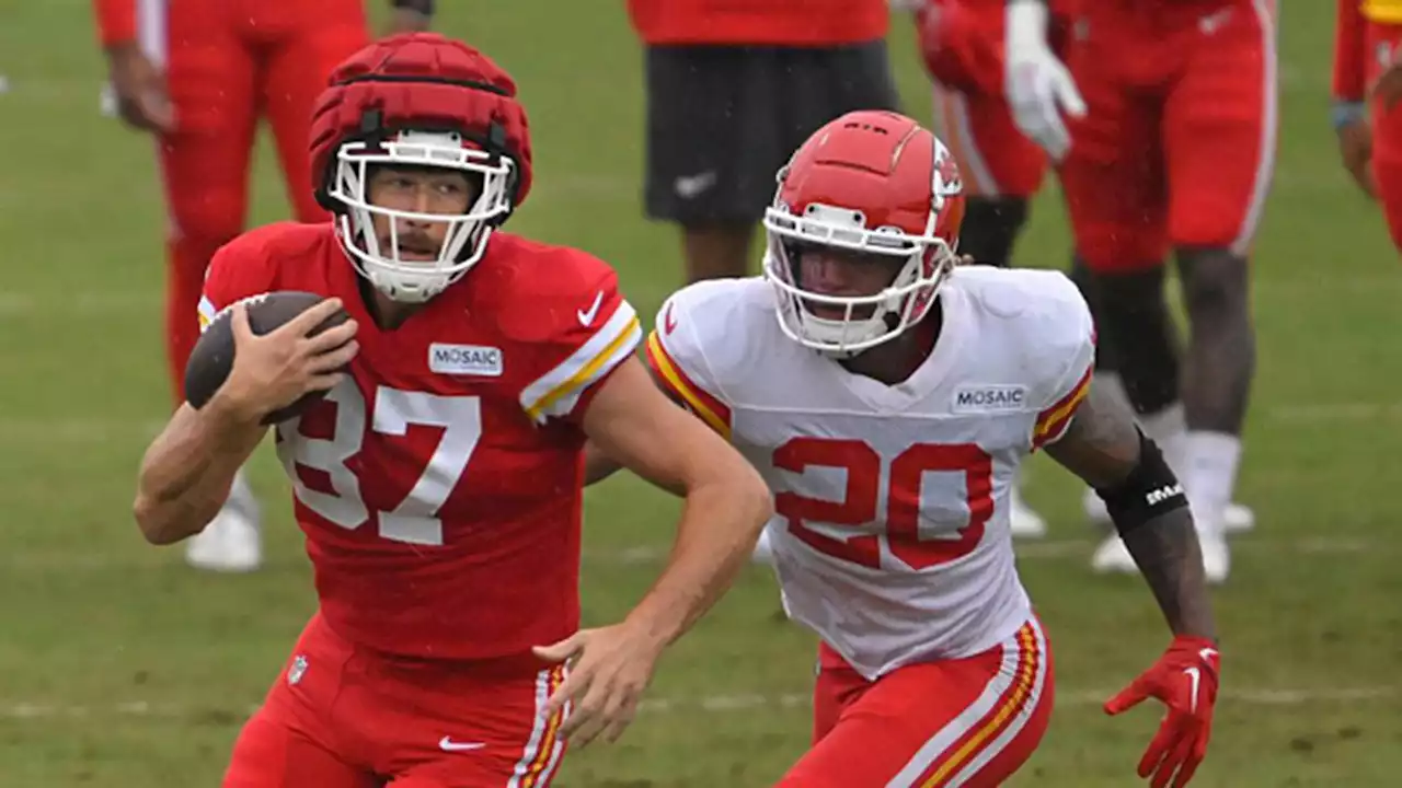 Kelce has limited participation at Chiefs practice; Chris Jones returns to training