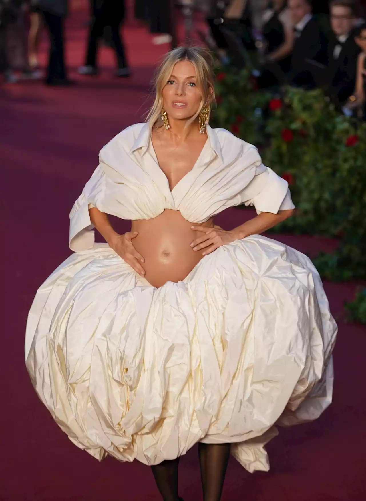 Sienna Miller's Bump-Baring Red Carpet Look Is What Couture Dreams Are Made Of