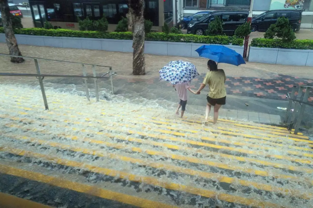 Hong Kong Shuts Schools as Heavy Rain Inundates Finance Hub