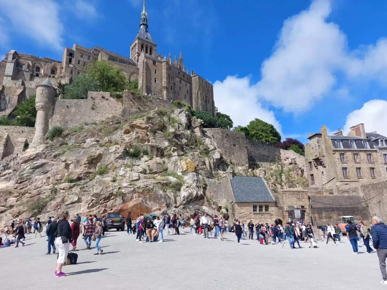 Le Mont-Saint-Michel a amélioré son accueil des visiteurs cet été 2023