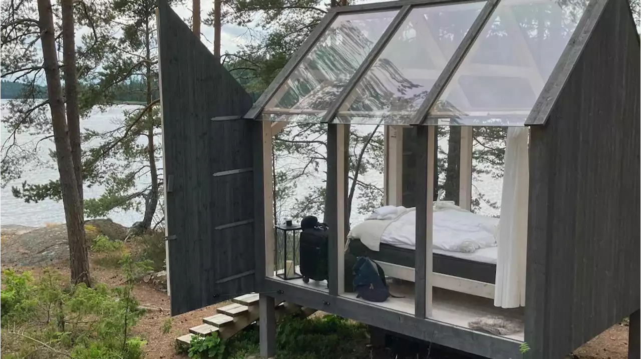 Eine Nacht im Glashaus am See in Schweden