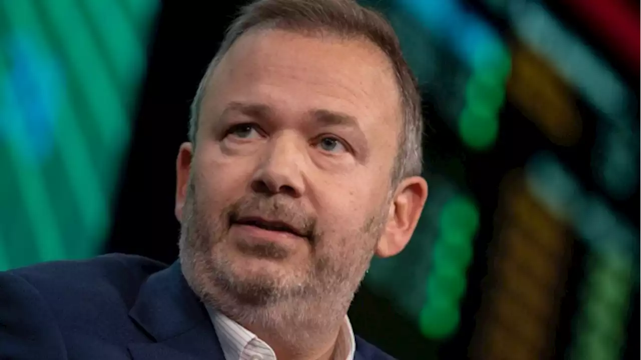 Sculptor Says Weinstein’s Revised Bid Shows He Wants to Run Firm