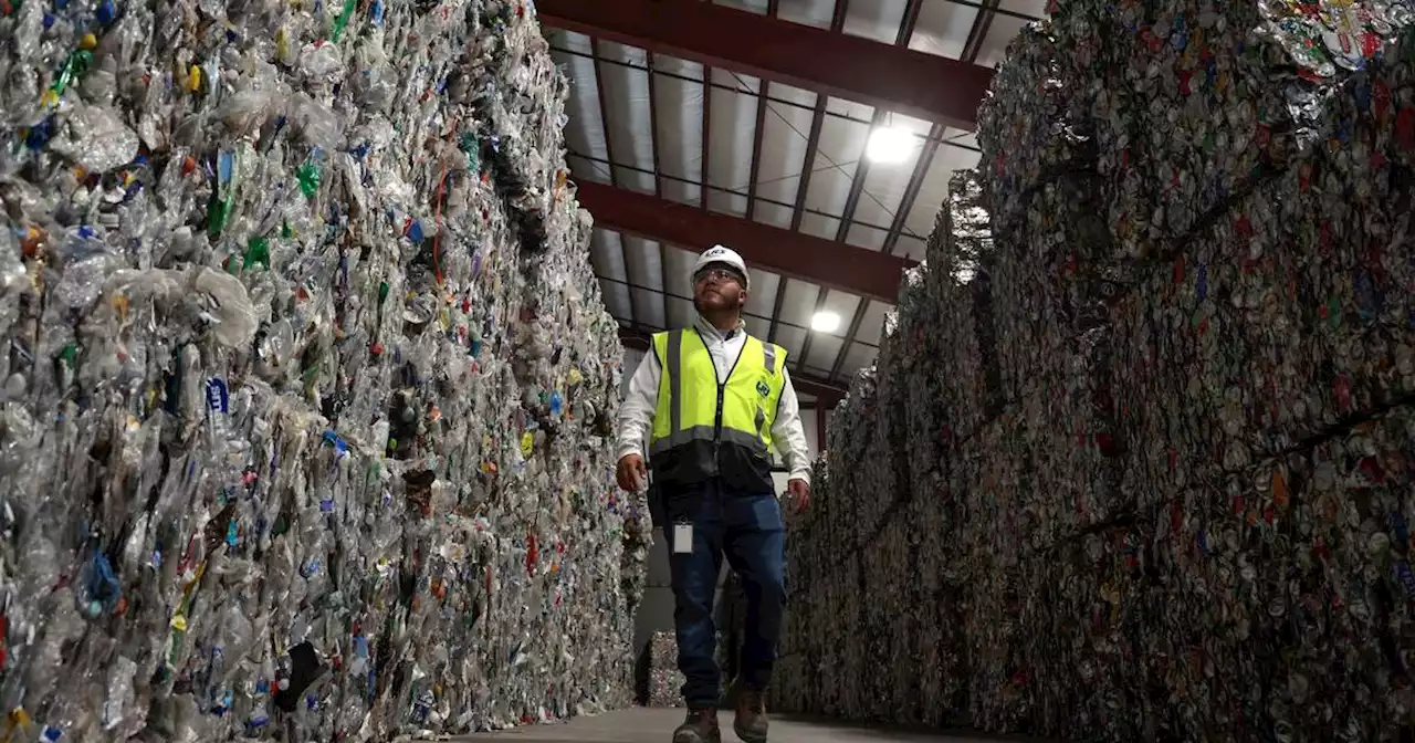 Facility aims to boost Chicago recycling, but hurdles remain