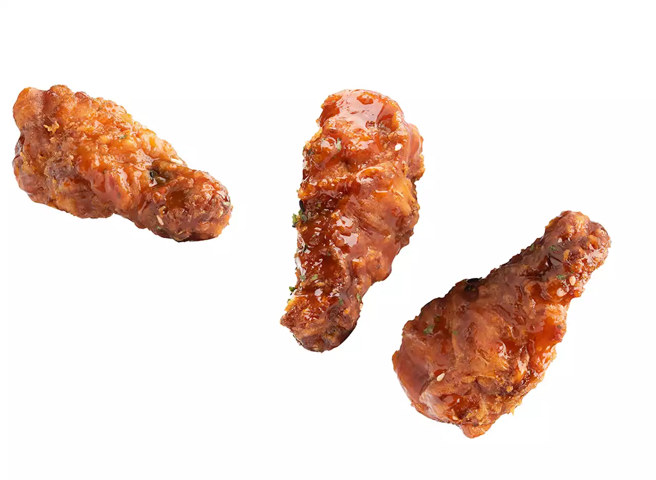 I Tried the Wings at America’s 4 Most Popular Chicken Chains & One Reigns Supreme