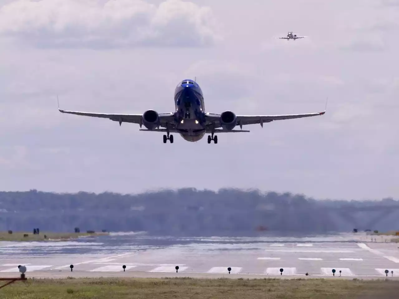 Paura sul volo New York-Roma, aereo perde quota: cos'è successo