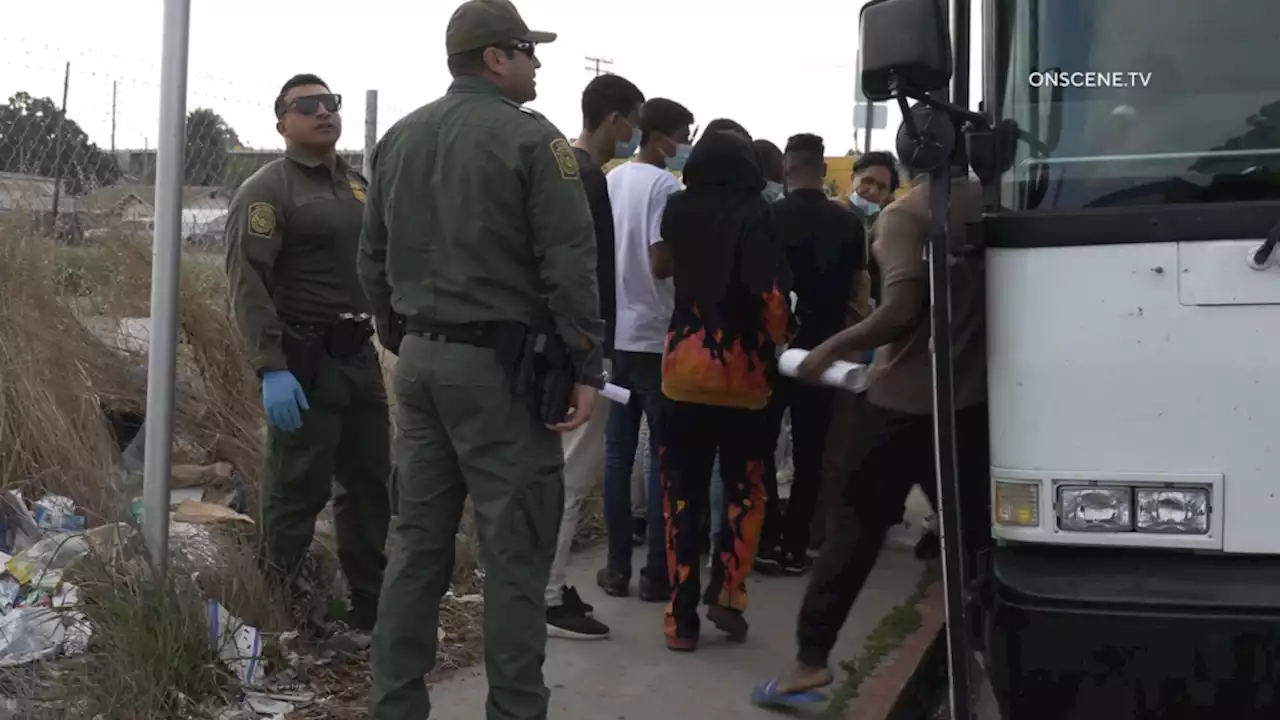 U.S. Border Patrol mass releases hundreds of migrants in San Diego -