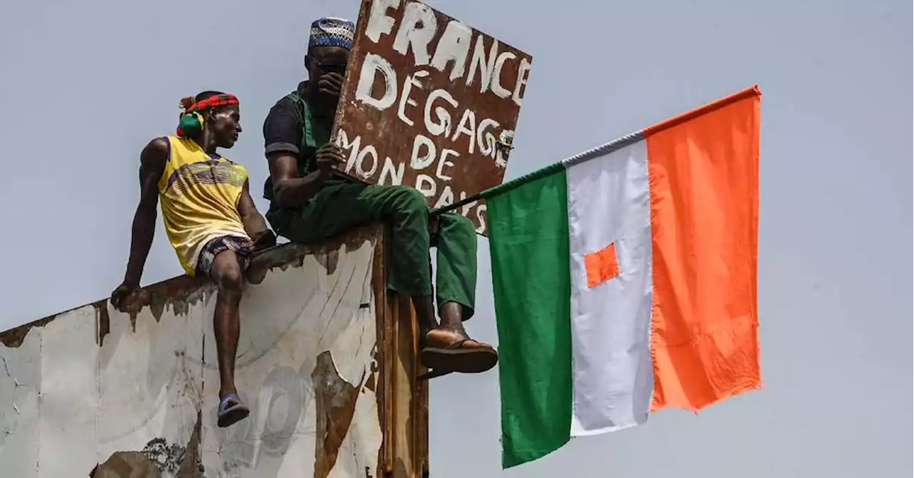 Niger : l'ambassadeur de France 'pris en otage', affirme Emmanuel Macron