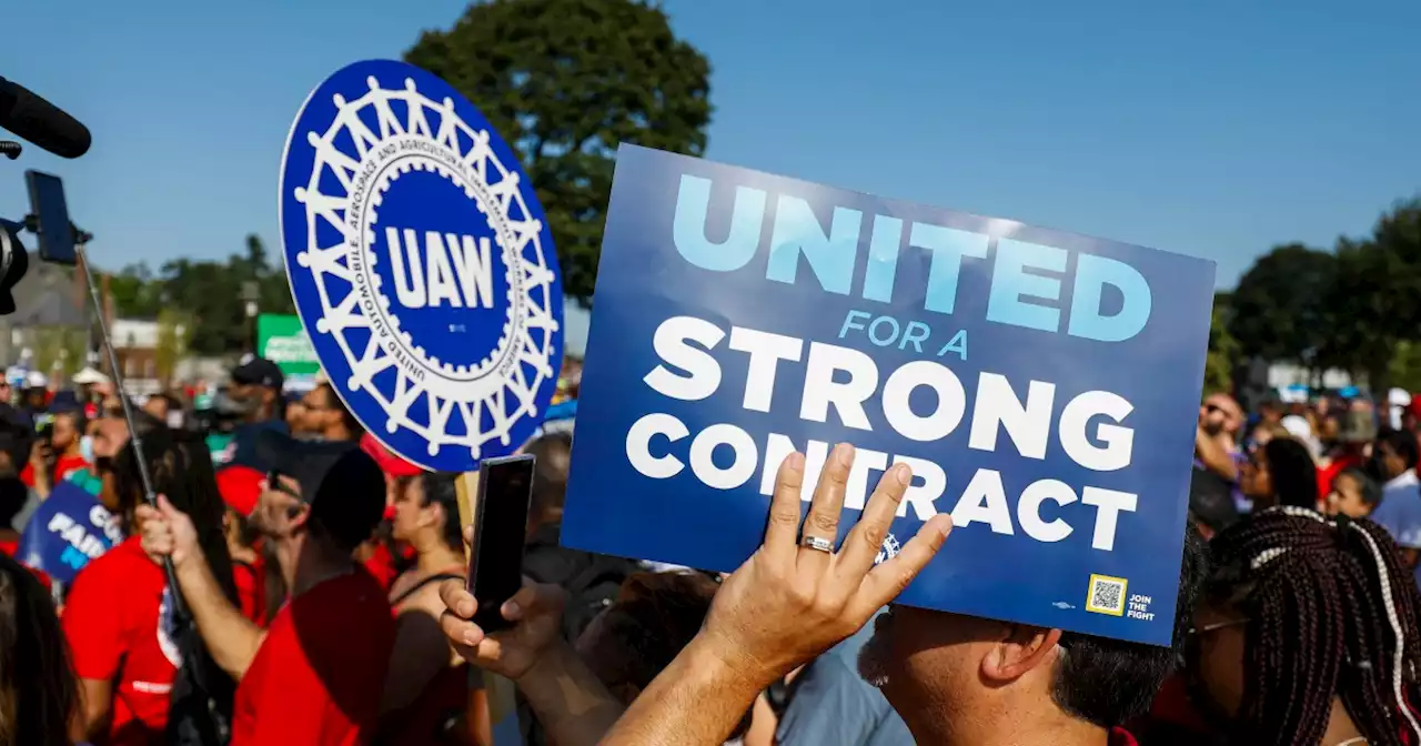 UAW strikes begin as deadline passes with no agreement: Live updates