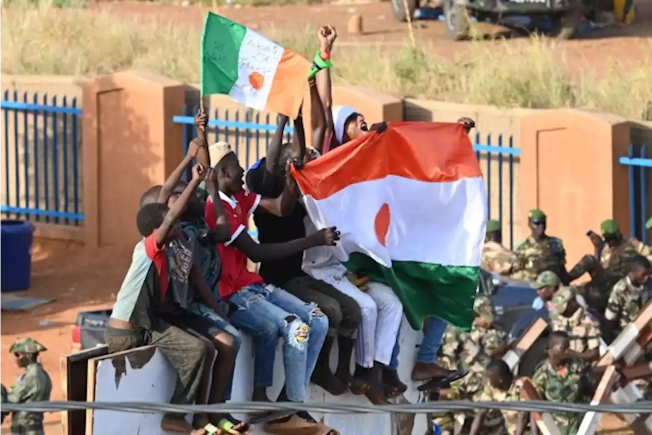 Macron: “Franse ambassadeur in Niger wordt gegijzeld”