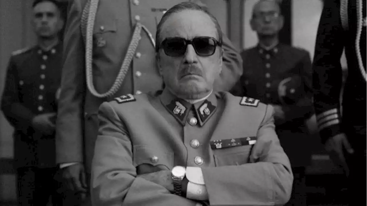 El Conde Is a Stylish but Superficial Vampiric Dictator Fable