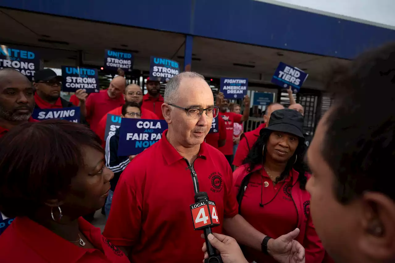 UAW calls on Biden to do more, as its leader expresses private frustrations