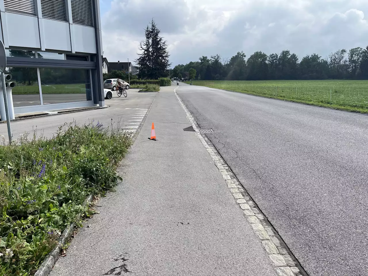 Heerbrugg SG: Velofahrerin (62) bei Kollision mit Auto leicht verletzt