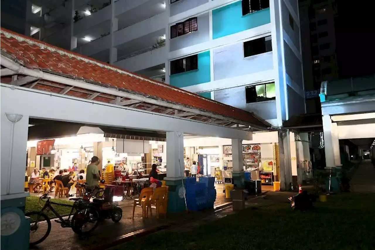 Six men arrested for rioting armed with weapon at Ang Mo Kio coffee shop in Singapore