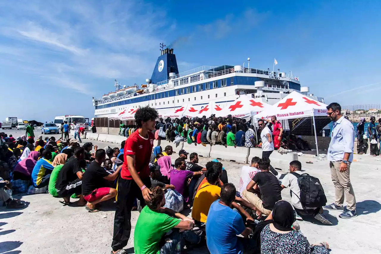 Crise des migrants à Lampedusa : l'extrême droite met la pression sur Emmanuel Macron