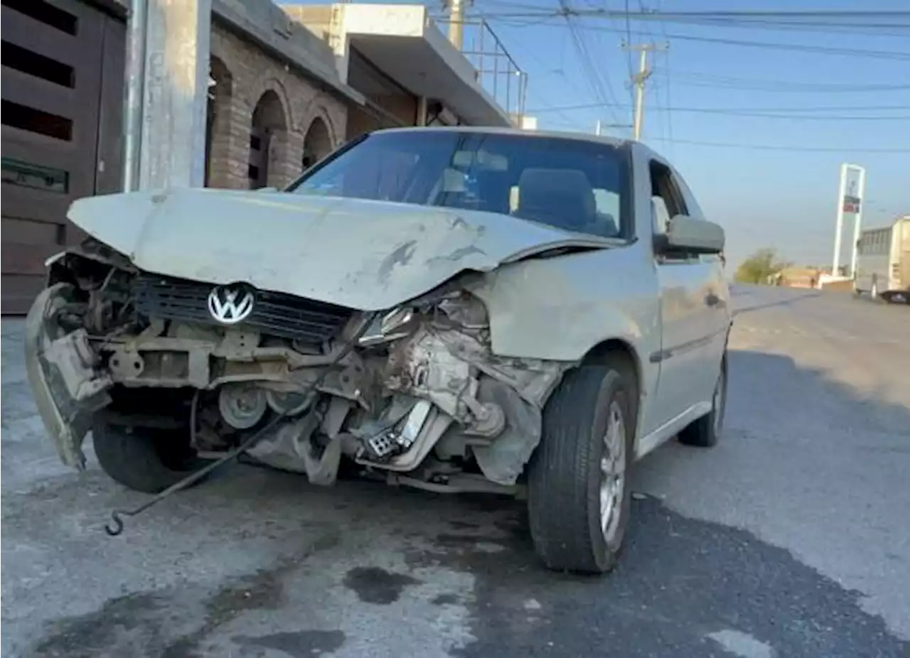 Conductor en presunto estado de ebriedad se pasa luz roja e intenta huir en Saltillo