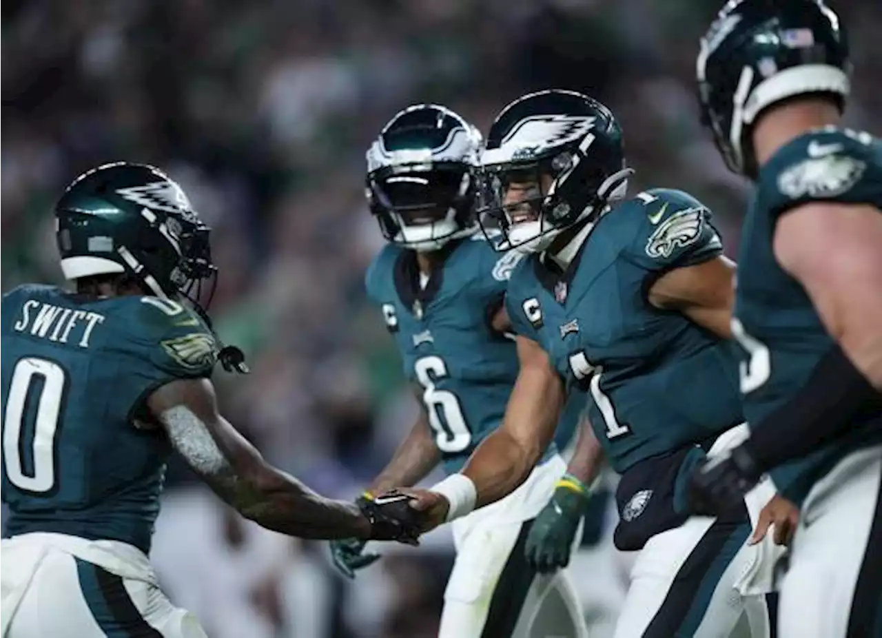 Hurts y Swift ‘capitanean’ el vuelo de los Eagles en el Licoln Field ante los Vikings