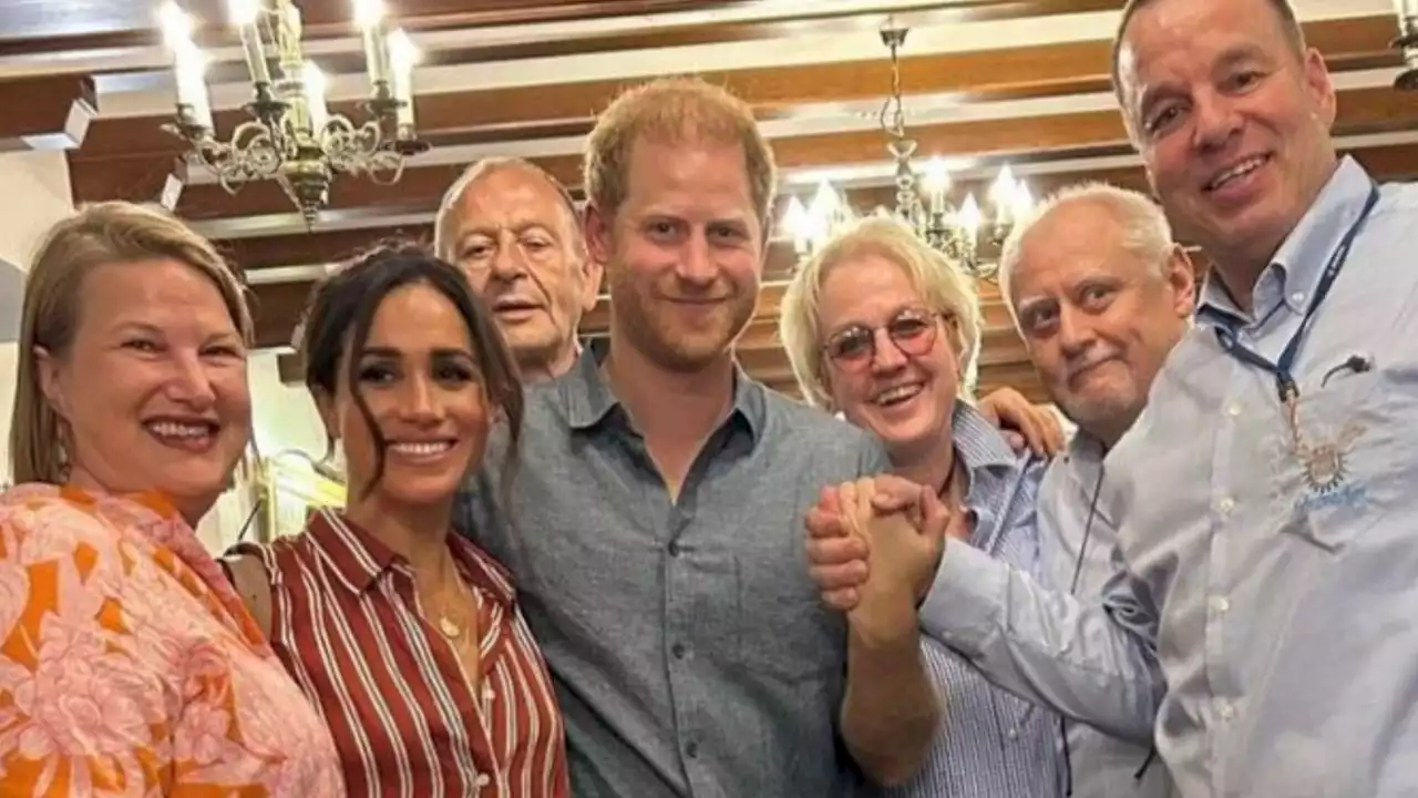 El 39º cumpleaños del príncipe Harry: en una cervecería alemana, con Meghan Markle, salchichas y una generosa propina