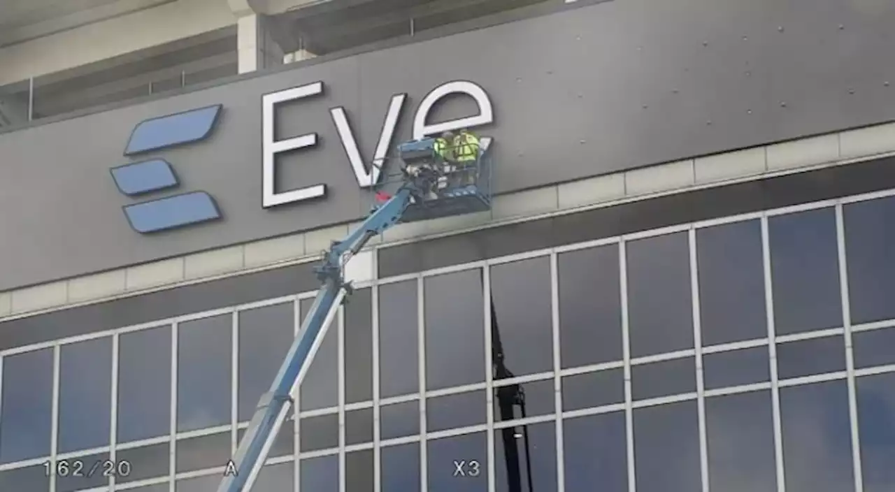 Just in time for game day, Jaguars finally put up new ‘EverBank’ sign on stadium