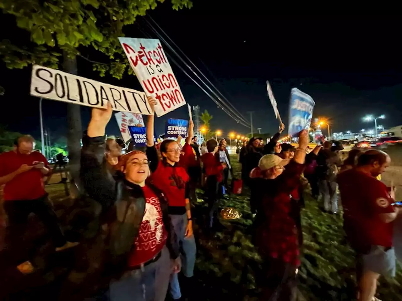 Shares of Detroit Three fall as US auto workers begin strike