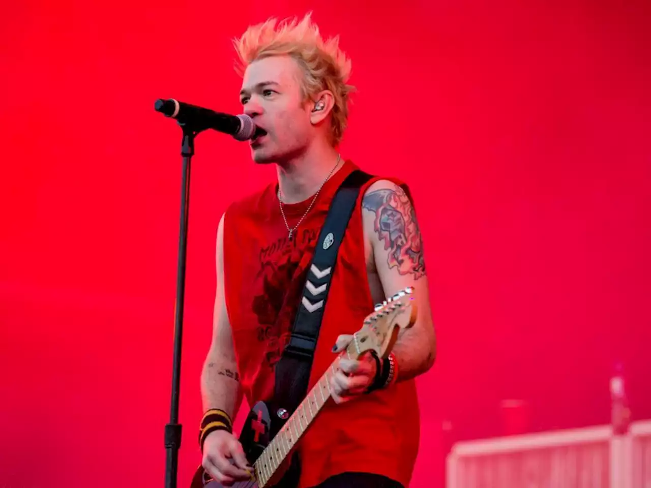 Sum 41 frontman Deryck Whibley rushed to hospital