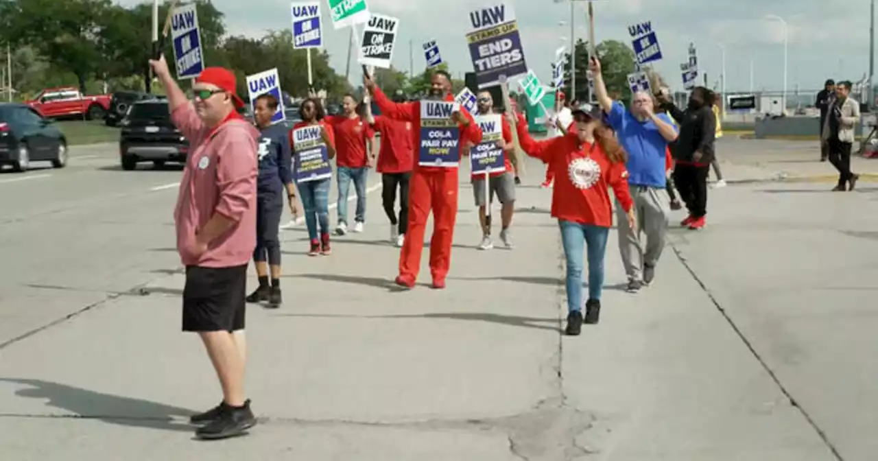 Automakers, union leaders resume negotiations amid historic strike