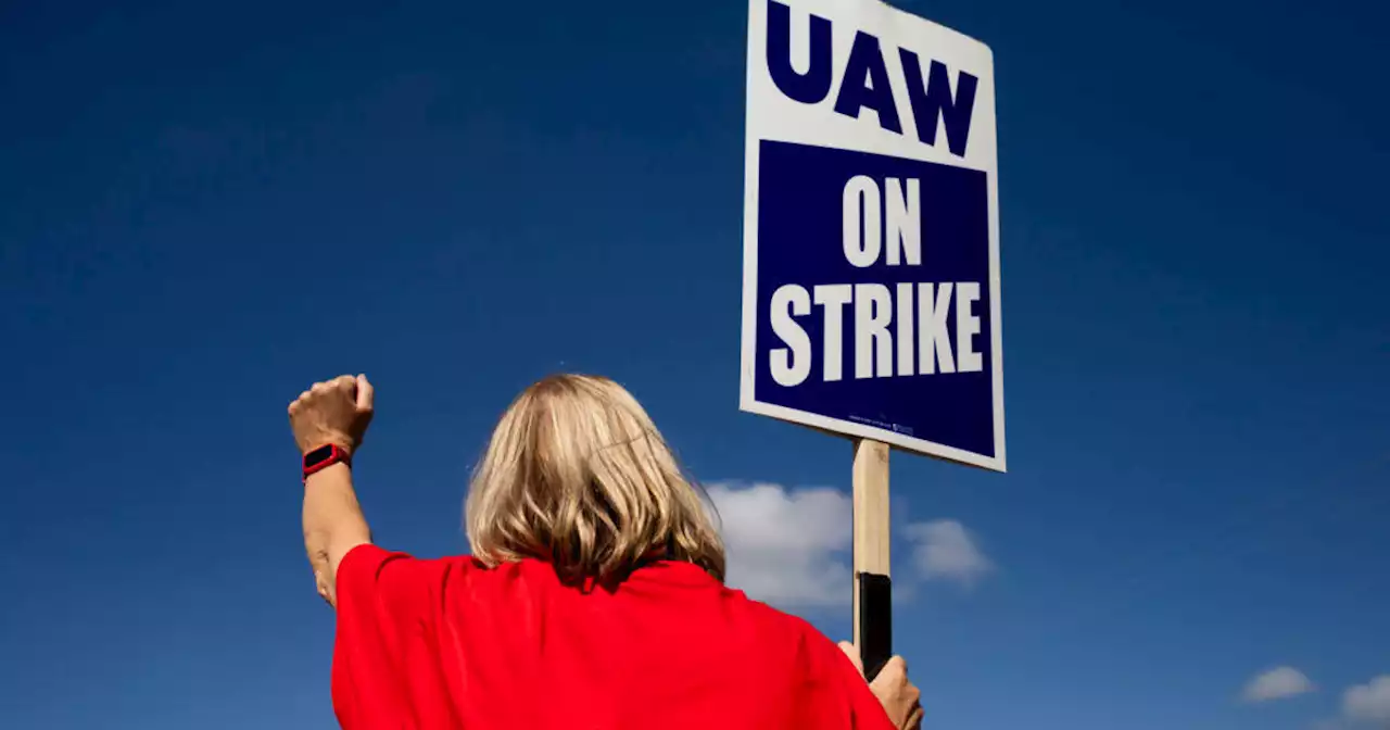 Mood upbeat along picket lines on US auto strike's first day