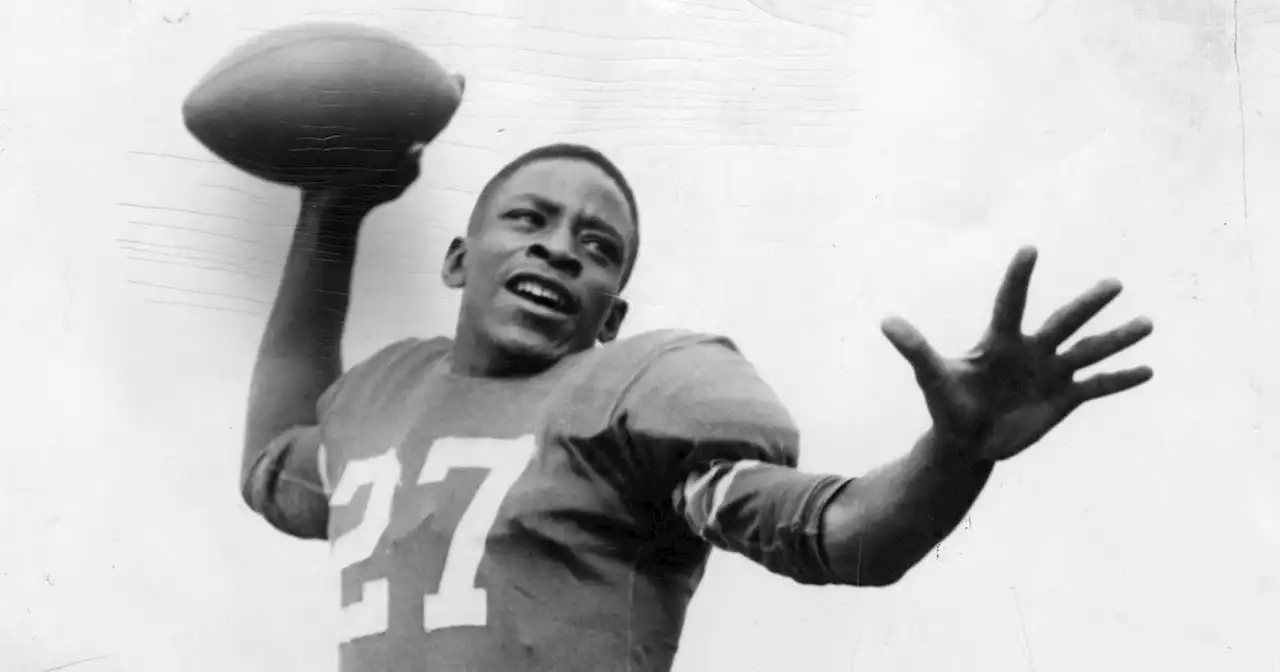 Chicago Bears: Willie Thrower was modern NFL’s 1st Black quarterback