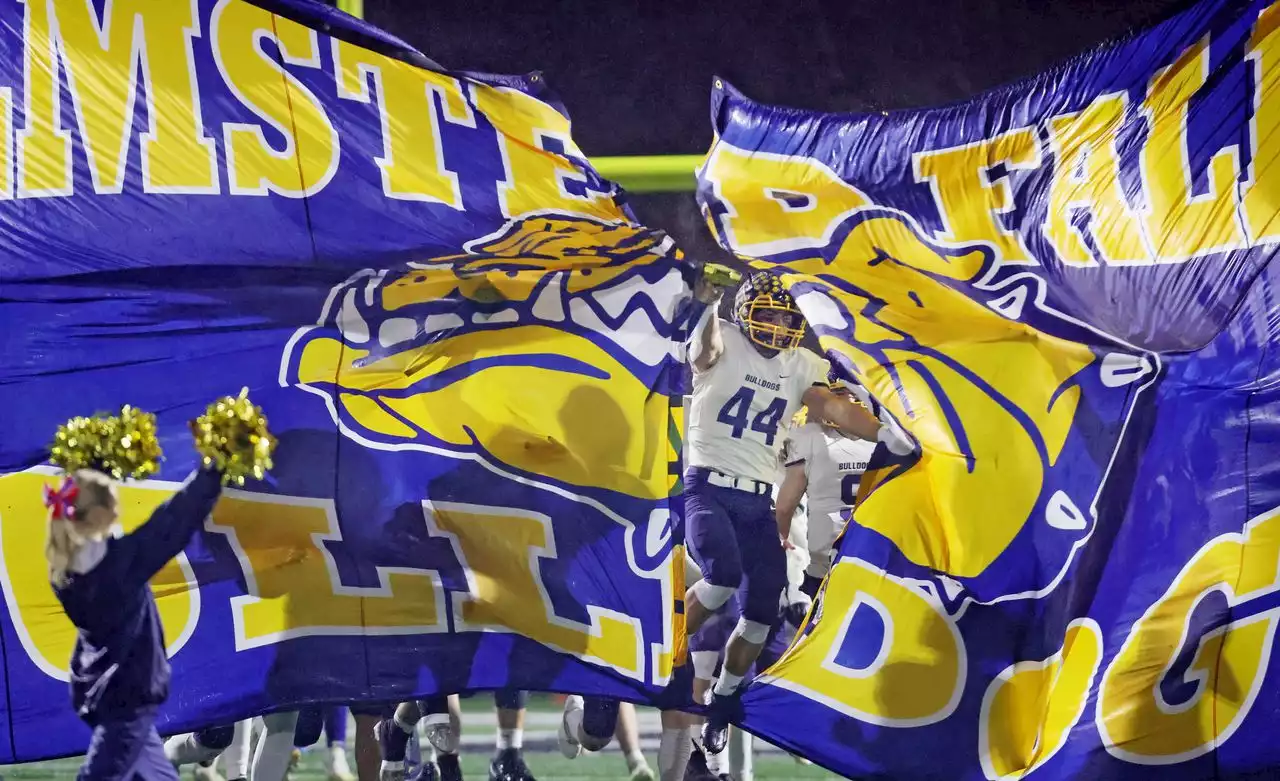 Olmsted Falls vs. Elyria football: Bulldogs powered by Owen Singleton’s 4 rushing TDs