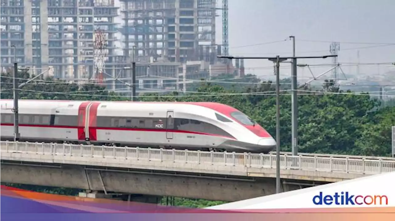 Momen Warga Nikmati Kereta Cepat Melesat 350 Km/Jam: Seperti Naik Pesawat!