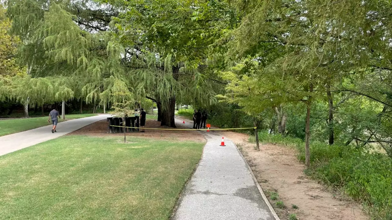 Houston police investigate after body found in Buffalo Bayou by person on jogging path