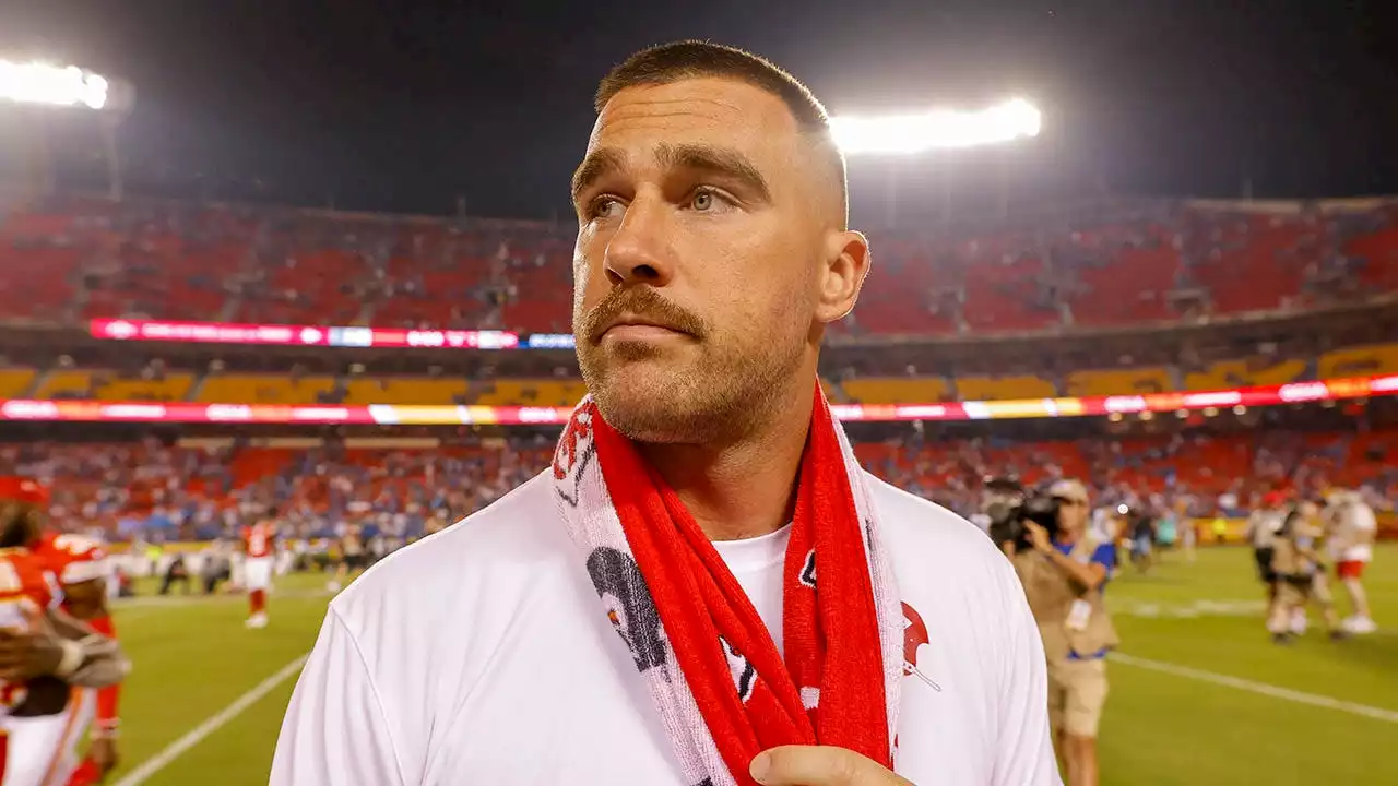 Travis Kelce trolls Chiefs fans during practice after missing season opener with leg injury