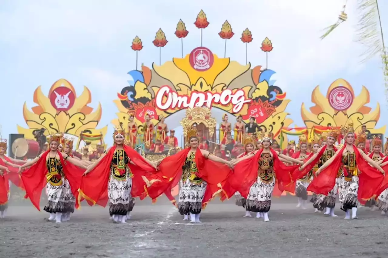 Sandi Uno hingga Khofifah Puji Festival Gandrung Sewu, Ikon Seni Budaya Nasional