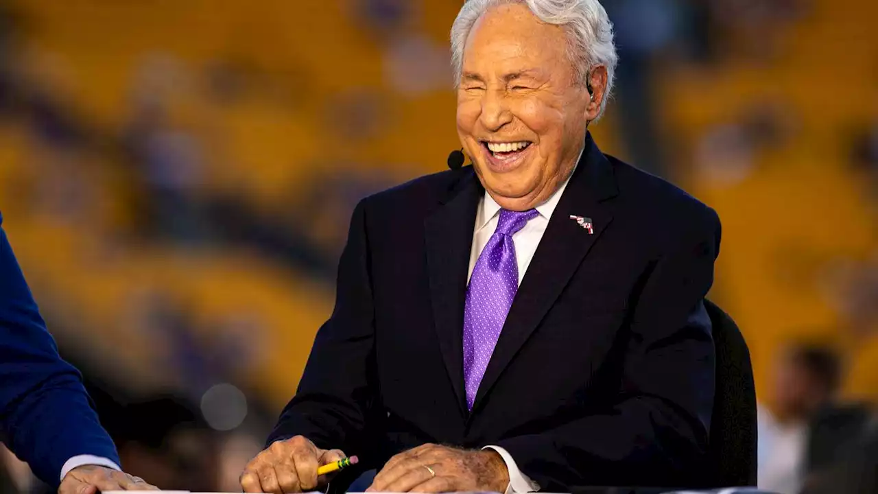 ESPN's Lee Corso moved to tears by tribute celebrating 400th 'GameDay' headgear pick