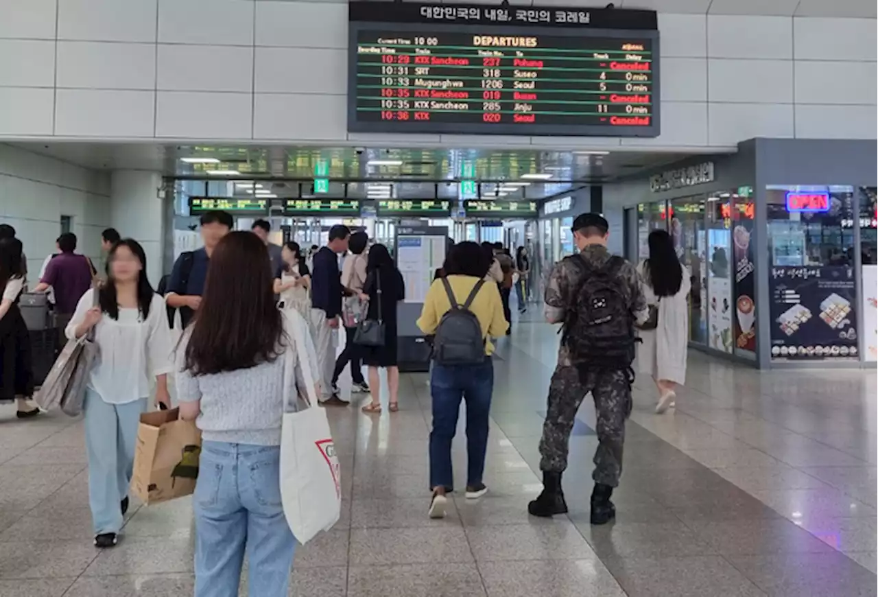 철도노조 파업 사흘째 오전 운행률 79.2%…나들이객 ‘불편’