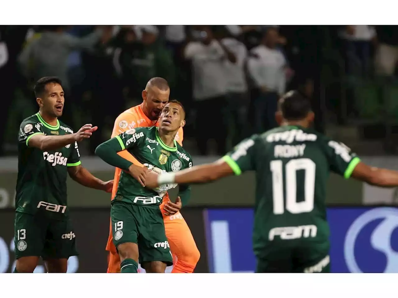 Breno Lopes, atacante do Palmeiras, reposta vídeo publicado pelo pai nas redes sociais: 'Reclama aí'