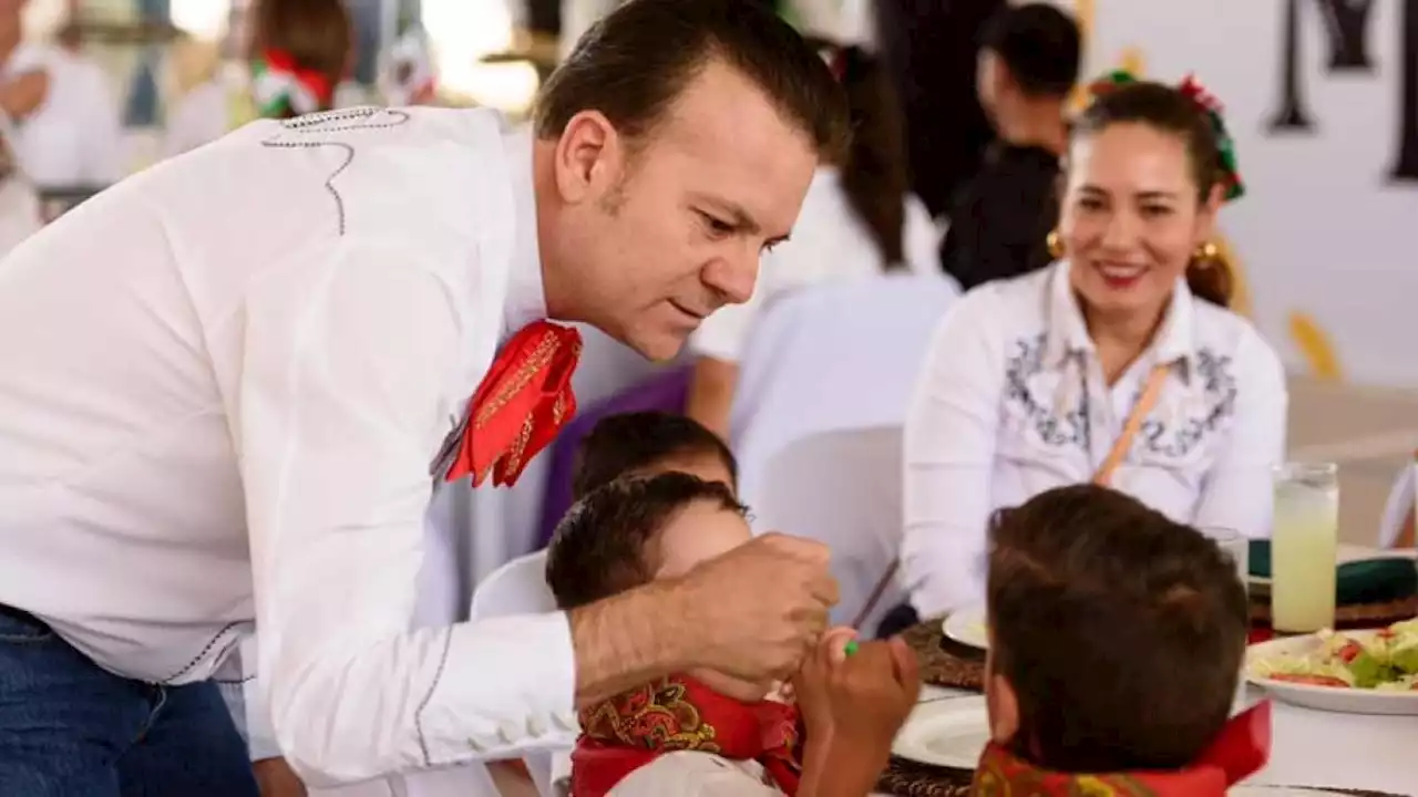 Gobernador de Durango, Esteban Villegas celebra el 15 de septiembre en Casa Hogar de DIF estatal