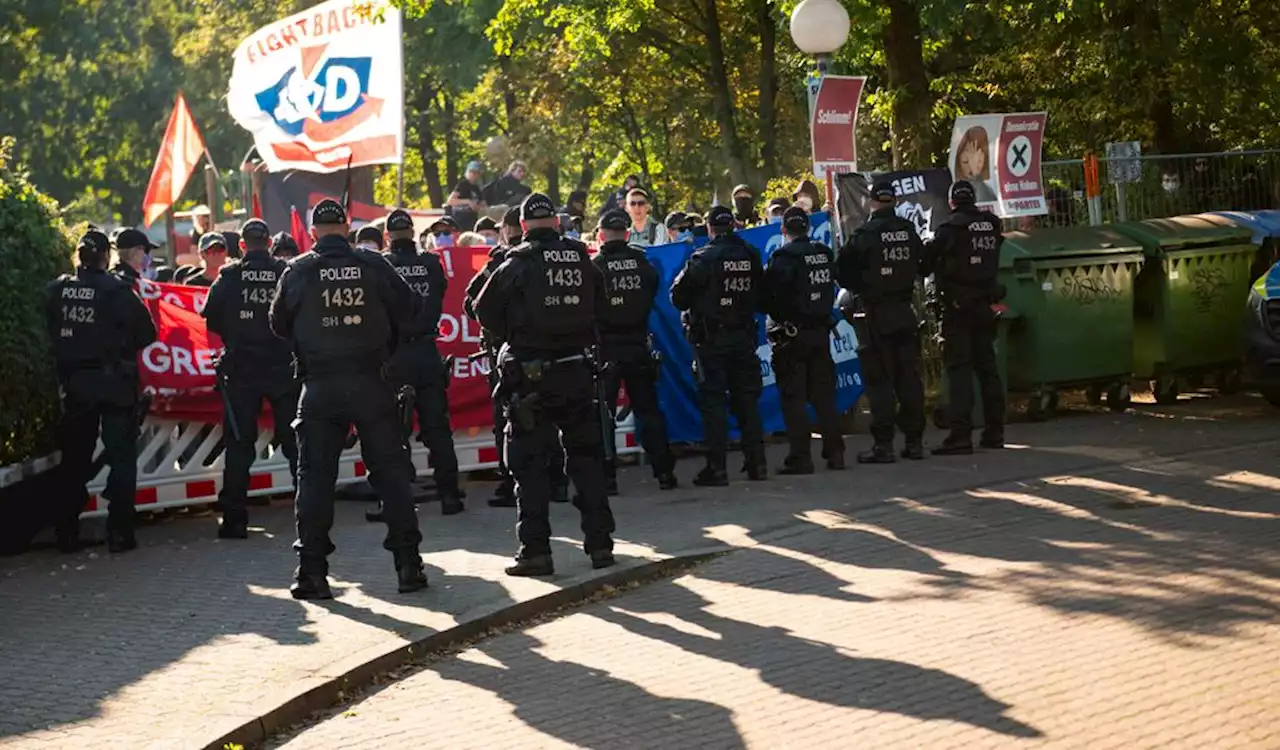 Nach Pick-up-Angriff: Anschlagsopfer spricht bei Anti-AfD-Demo