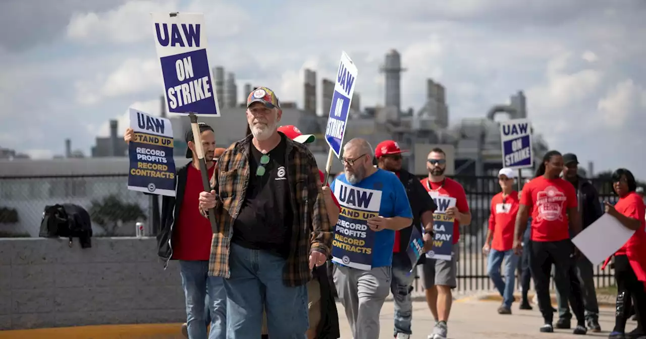 Live updates UAW strike: Sen. Fetterman to walk picket line in Michigan as UAW strike enters second day