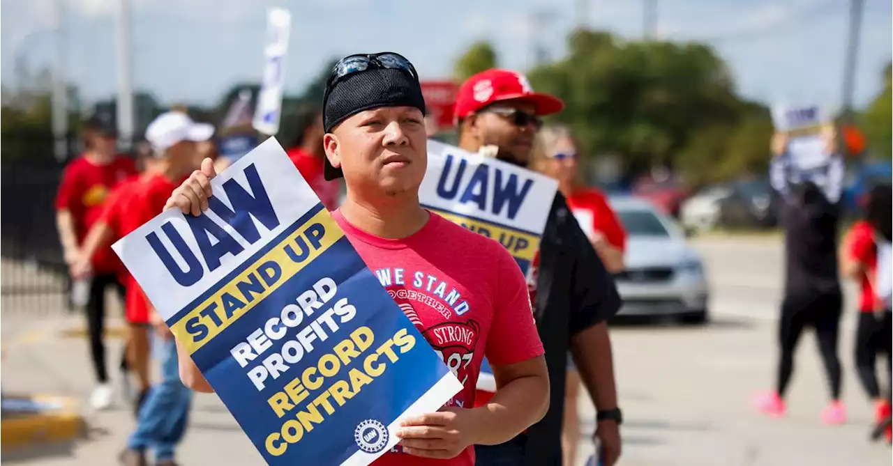 UAW, automakers resume labor talks; Stellantis hikes wage offer