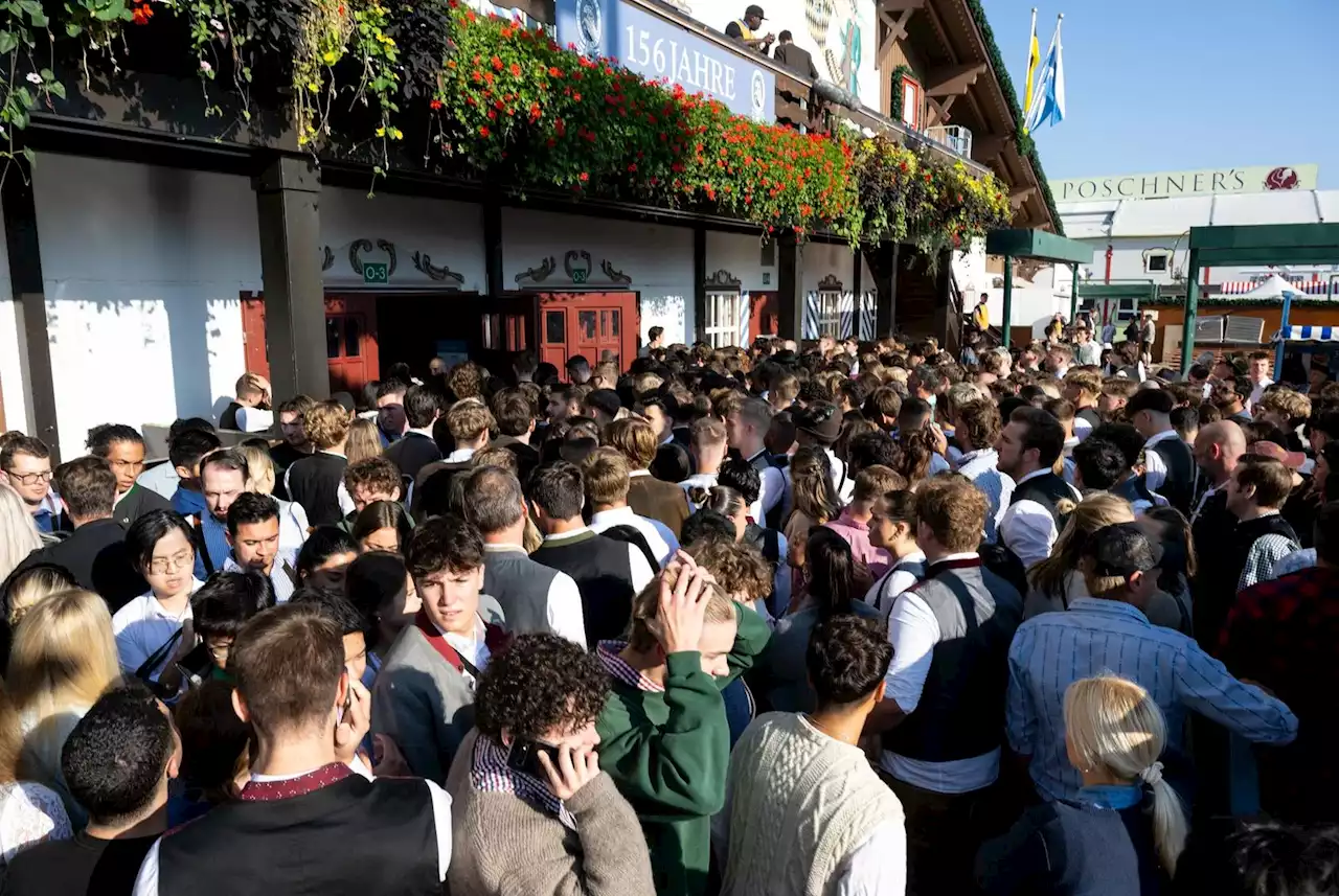 Richtung Bierzelt: Tausende stürmen aufs Oktoberfest