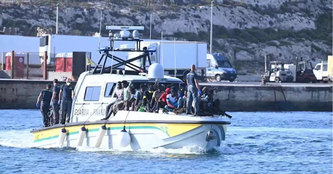 La Germania riattiva l’accoglienza per i migranti di Lampedusa